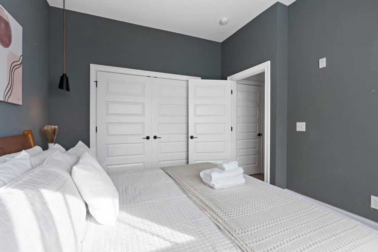 Modern 5 Beds -3 Miles To Downtown Apartment *