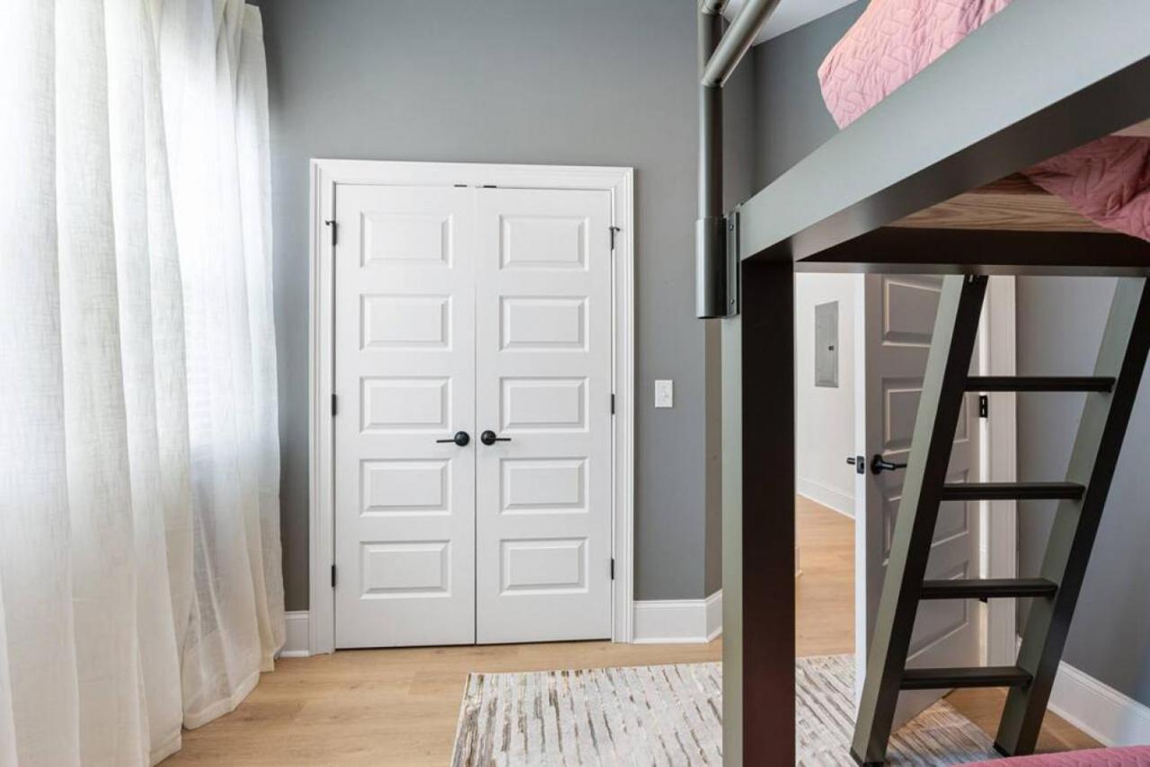 Spacious Modern 4 Bed 2 Bedroom Near Downtown Nashville