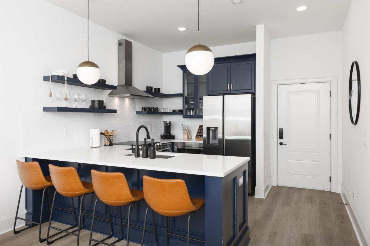 Modern 5 Beds -3 Miles To Downtown Apartment *