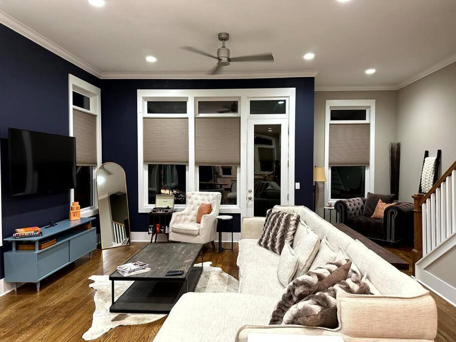 Holiday home The Amphouse I Private Rooftop & Hot Tub I 4 Mi To Broadway Nashville