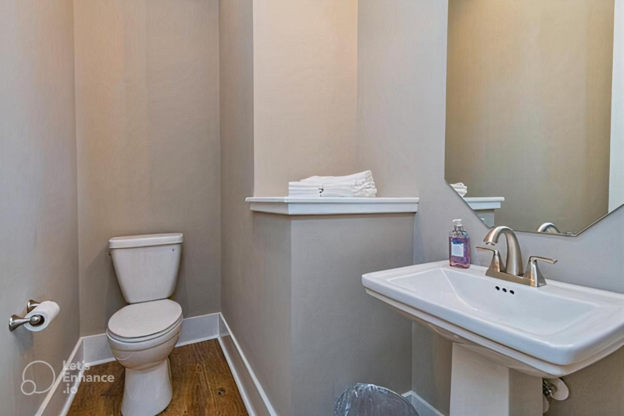 Holiday home The Amphouse I Private Rooftop & Hot Tub I 4 Mi To Broadway *
