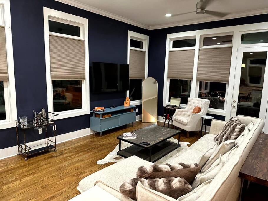 The Amphouse I Private Rooftop & Hot Tub I 4 Mi To Broadway Holiday home *
