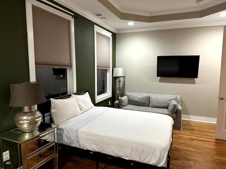 The Amphouse I Private Rooftop & Hot Tub I 4 Mi To Broadway Holiday home
