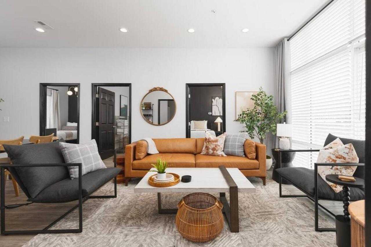 Modern Comfort 8 Beds, 4 Bedroom Walk To Restaurants, Bars, Coffee *