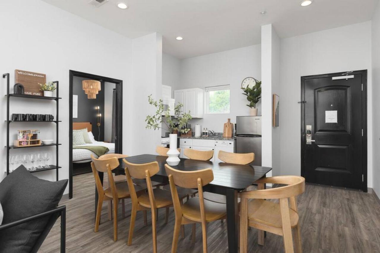 Modern Comfort 8 Beds, 4 Bedroom Walk To Restaurants, Bars, Coffee Apartment *