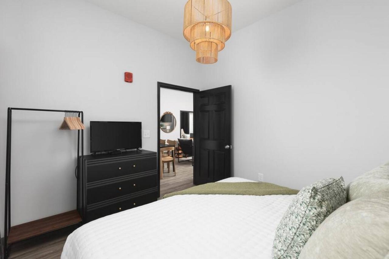 Apartment Modern Comfort 8 Beds, 4 Bedroom Walk To Restaurants, Bars, Coffee