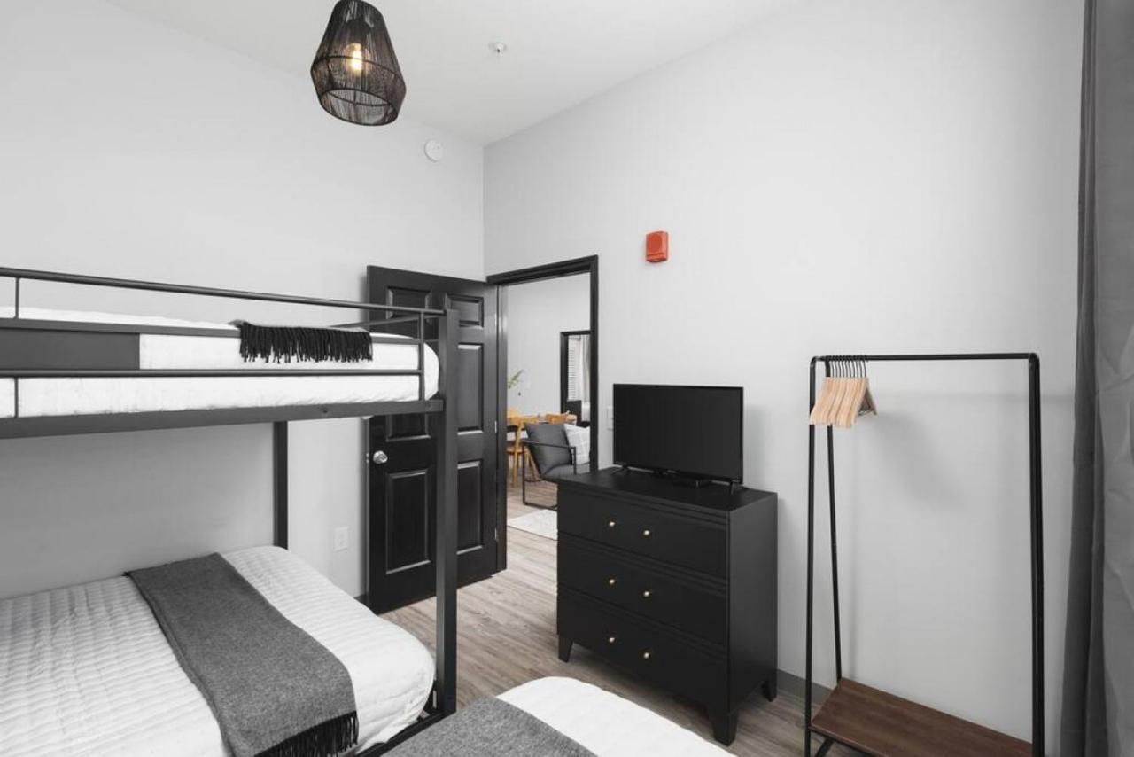 Apartment Modern Comfort 8 Beds, 4 Bedroom Walk To Restaurants, Bars, Coffee *