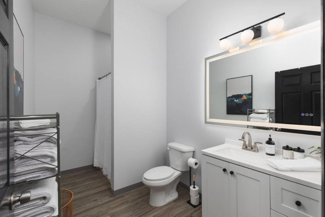 Modern Comfort 8 Beds, 4 Bedroom Walk To Restaurants, Bars, Coffee Nashville