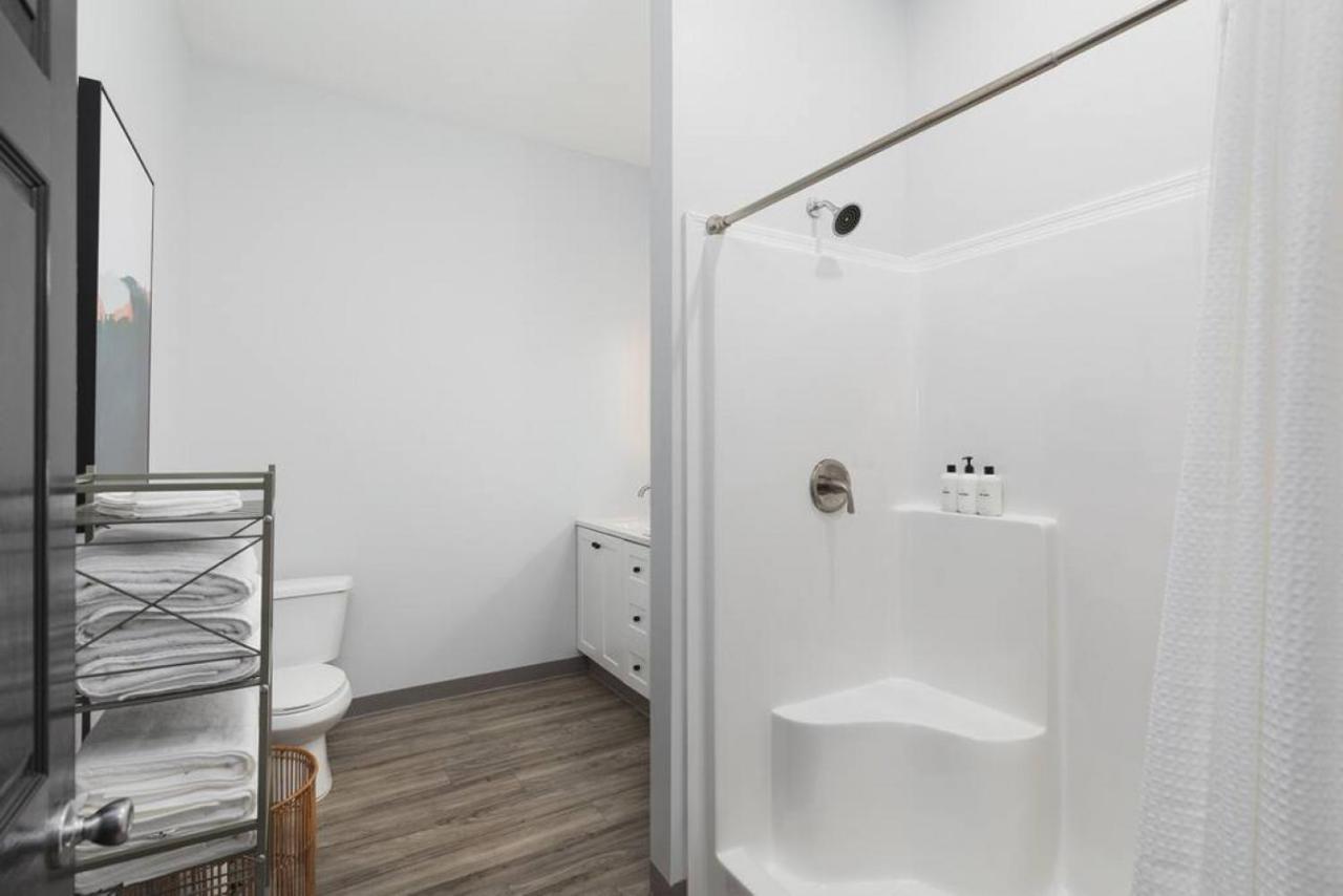 Modern Comfort 8 Beds, 4 Bedroom Walk To Restaurants, Bars, Coffee Nashville