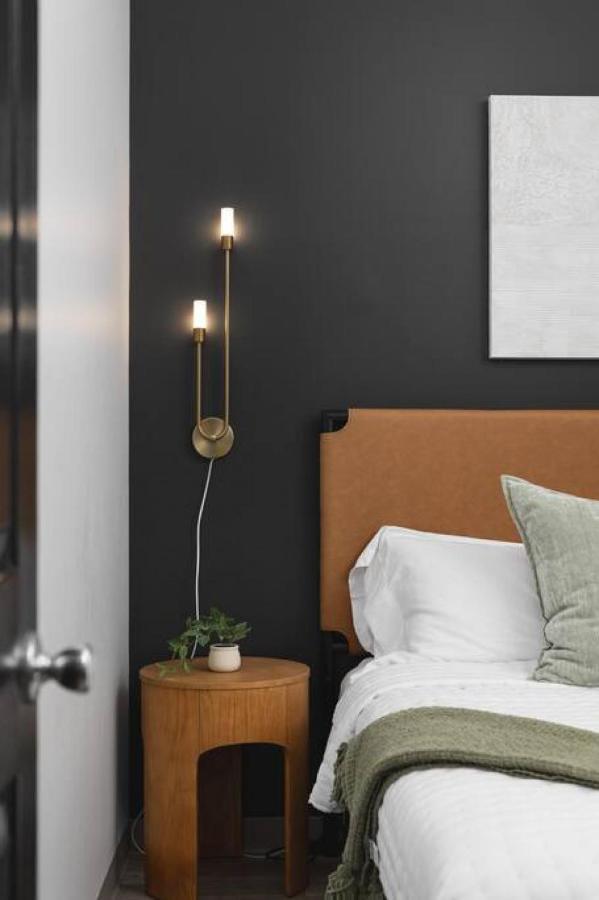 Modern Comfort 8 Beds, 4 Bedroom Walk To Restaurants, Bars, Coffee