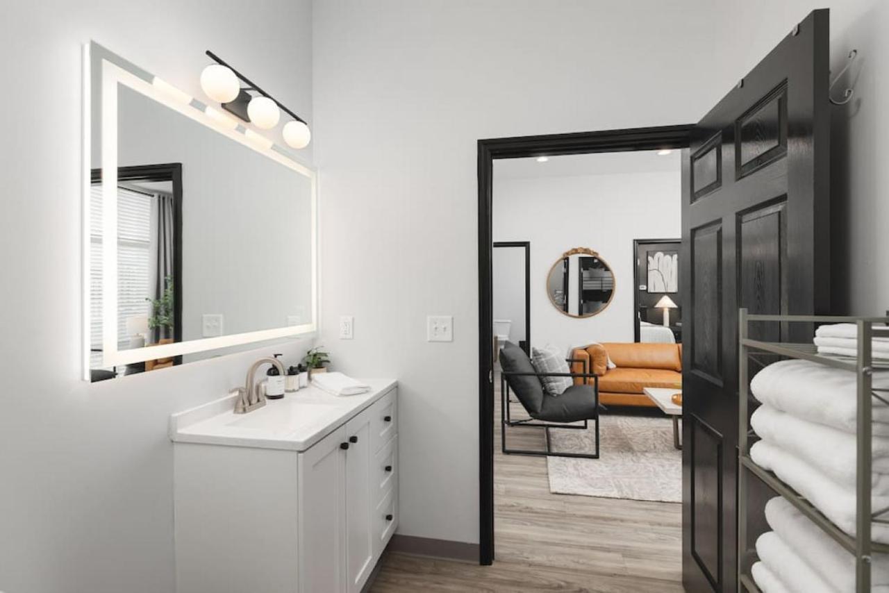 Modern Comfort 8 Beds, 4 Bedroom Walk To Restaurants, Bars, Coffee Nashville