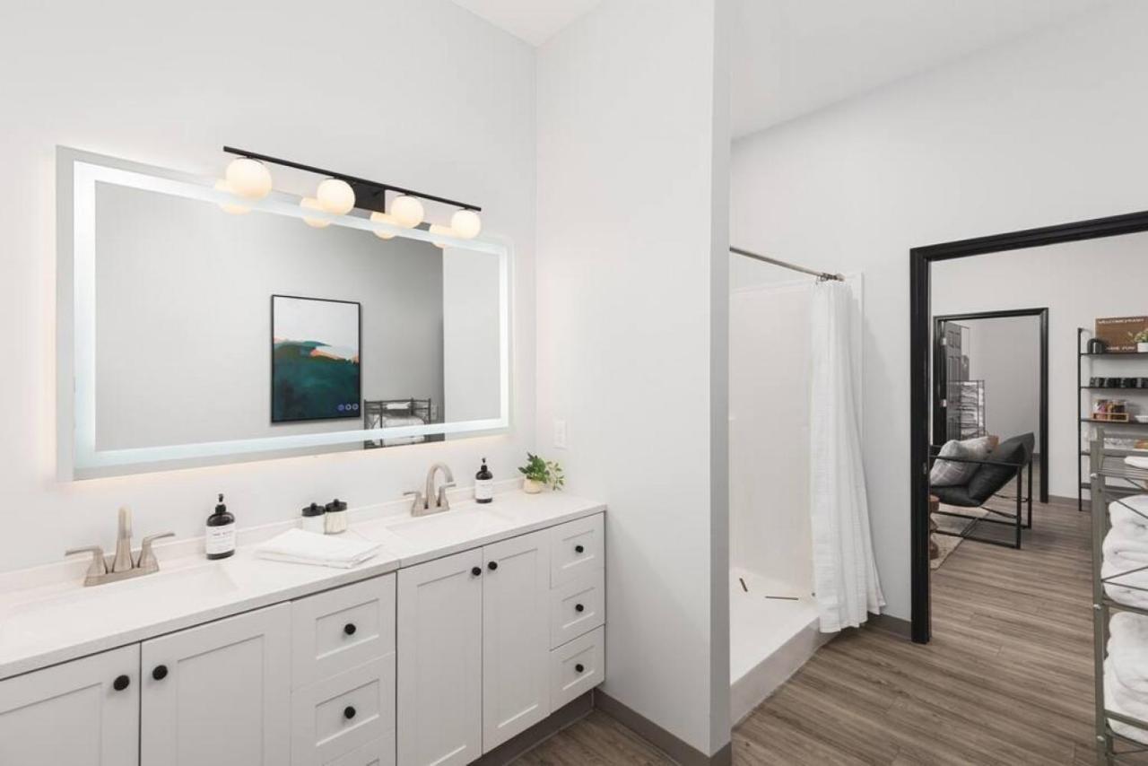 Modern Comfort 8 Beds, 4 Bedroom Walk To Restaurants, Bars, Coffee Apartment Nashville