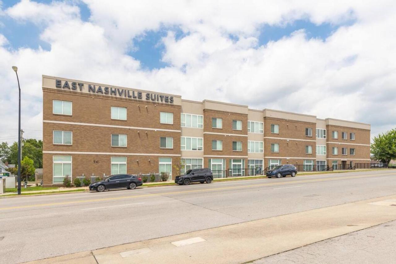 Modern Comfort 8 Beds, 4 Bedroom Walk To Restaurants, Bars, Coffee * Nashville
