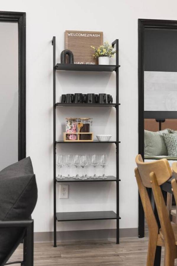 Modern Comfort 8 Beds, 4 Bedroom Walk To Restaurants, Bars, Coffee Apartment