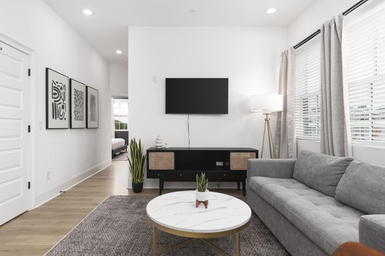 Comfy New 5 Bed 2 Bedroom Close To Downtown Apartment *