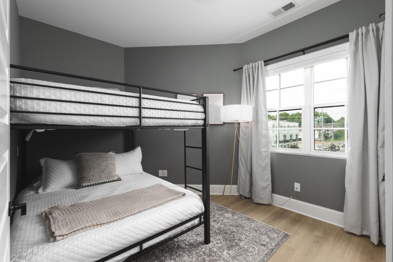 Comfy New 5 Bed 2 Bedroom Close To Downtown Nashville