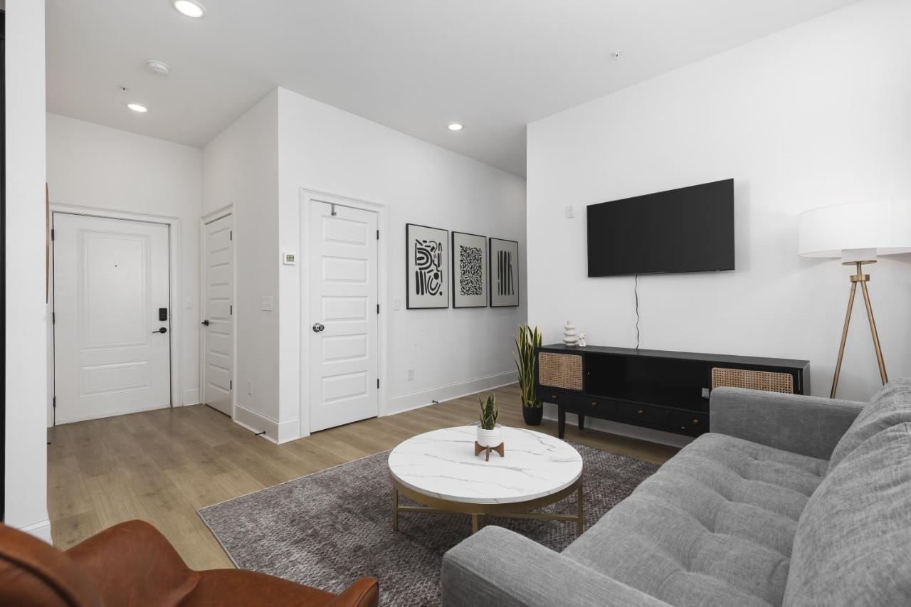 Comfy New 5 Bed 2 Bedroom Close To Downtown Apartment *