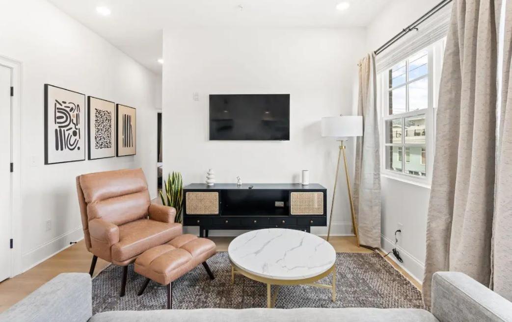 Comfy New 5 Bed 2 Bedroom Close To Downtown *