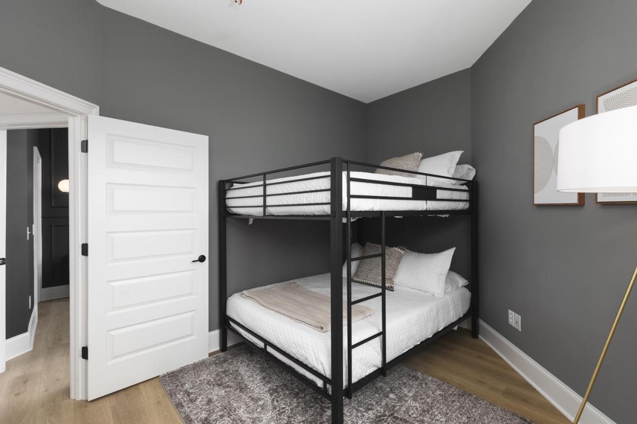 Comfy New 5 Bed 2 Bedroom Close To Downtown Apartment *
