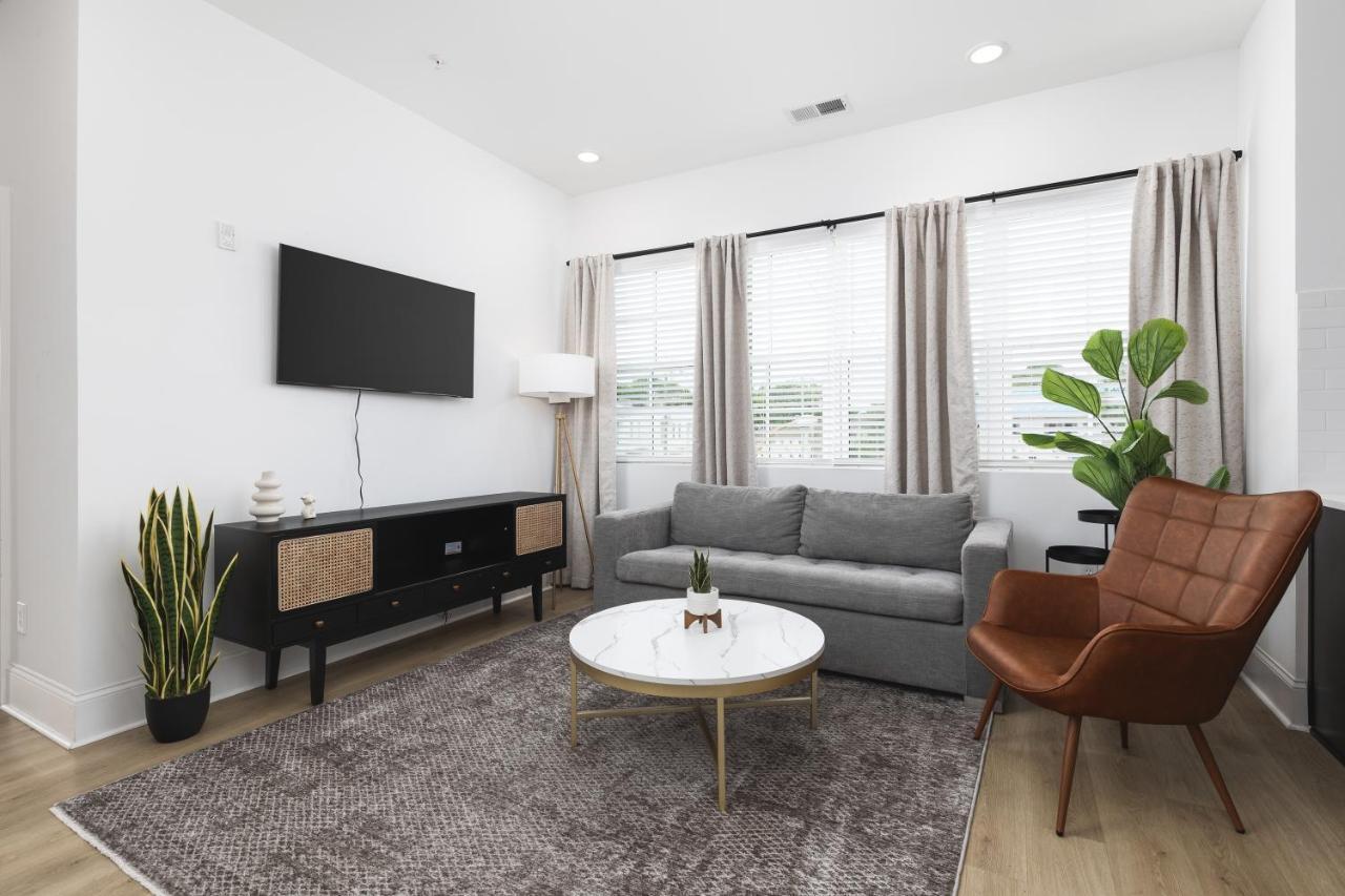 Comfy New 5 Bed 2 Bedroom Close To Downtown