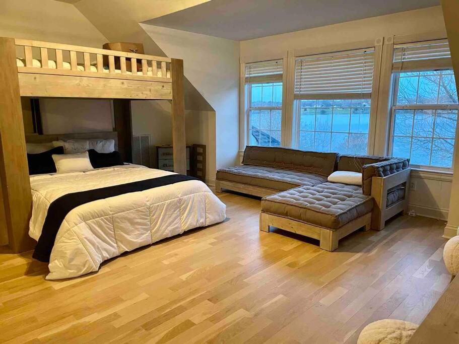 Luxury@lake Mansion Pool/hot Tub For Discerning Tastes Holiday home