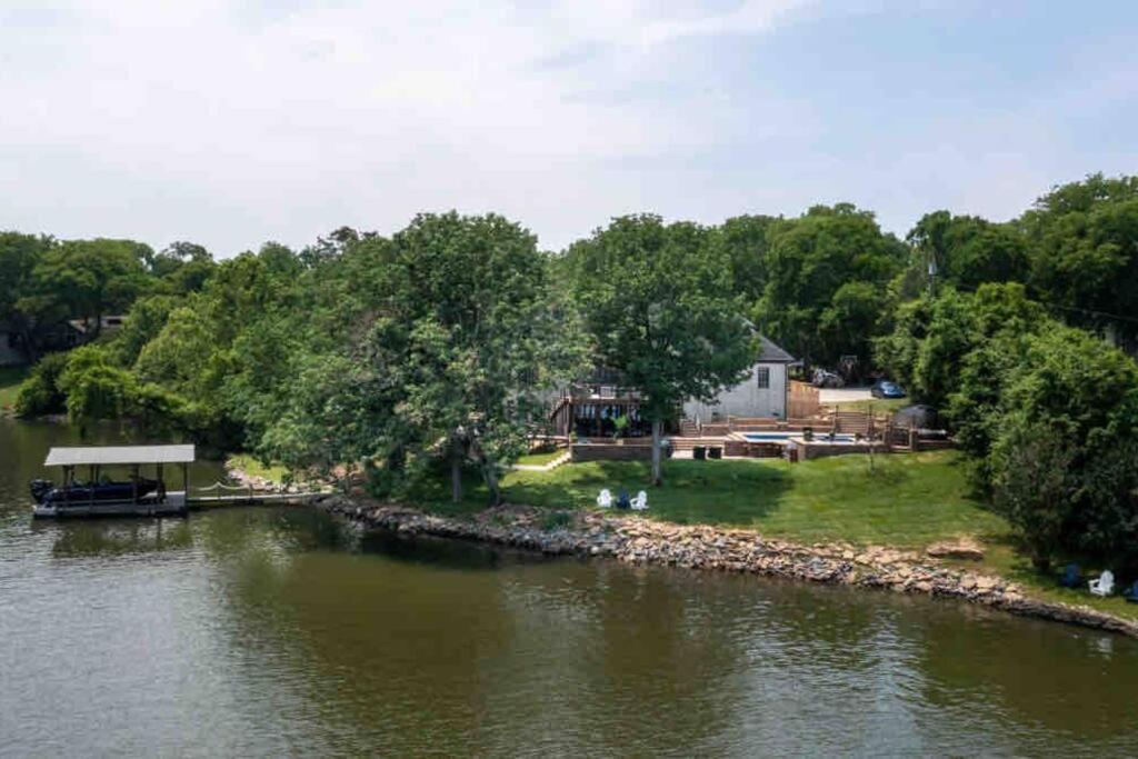 Luxury@lake Mansion Pool/hot Tub For Discerning Tastes Nashville