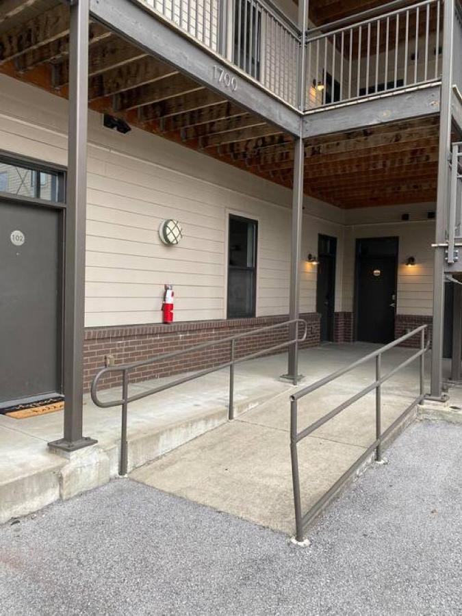 2 Bedroom, 4 Bed Near Vanderbilt, Belmont, Free Parking Near Restaurants, Shopping, Bars Holiday home