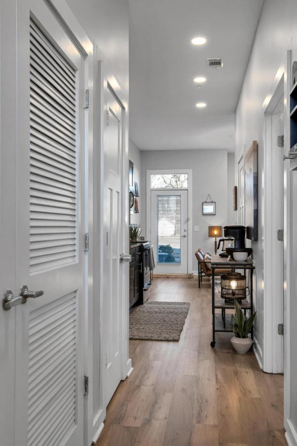 Stylish 2 Bedroom 3 Bed Near Restaurants And Vandy Holiday home Nashville