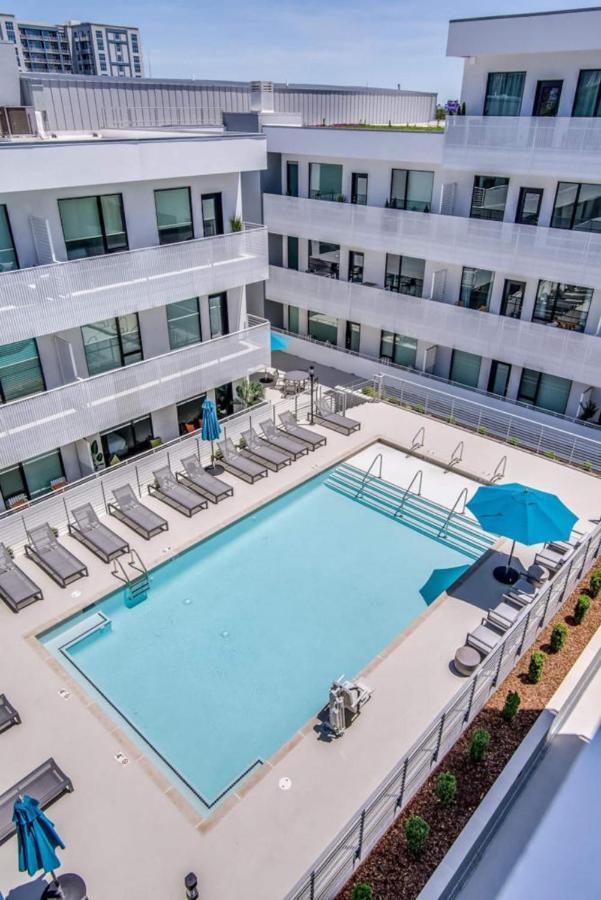 Holiday home Chic Modern Pool, Patio, Parking *