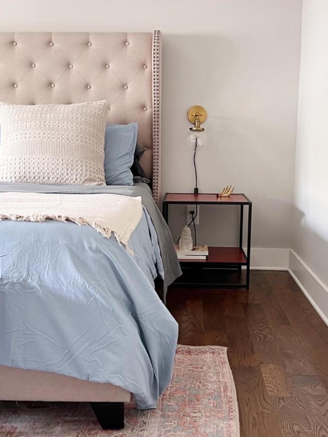 Modern Luxury With Rooftop Deck, 3 Mi To Downtown Holiday home Nashville