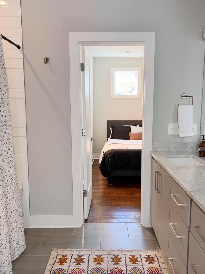 Modern Luxury With Rooftop Deck, 3 Mi To Downtown *
