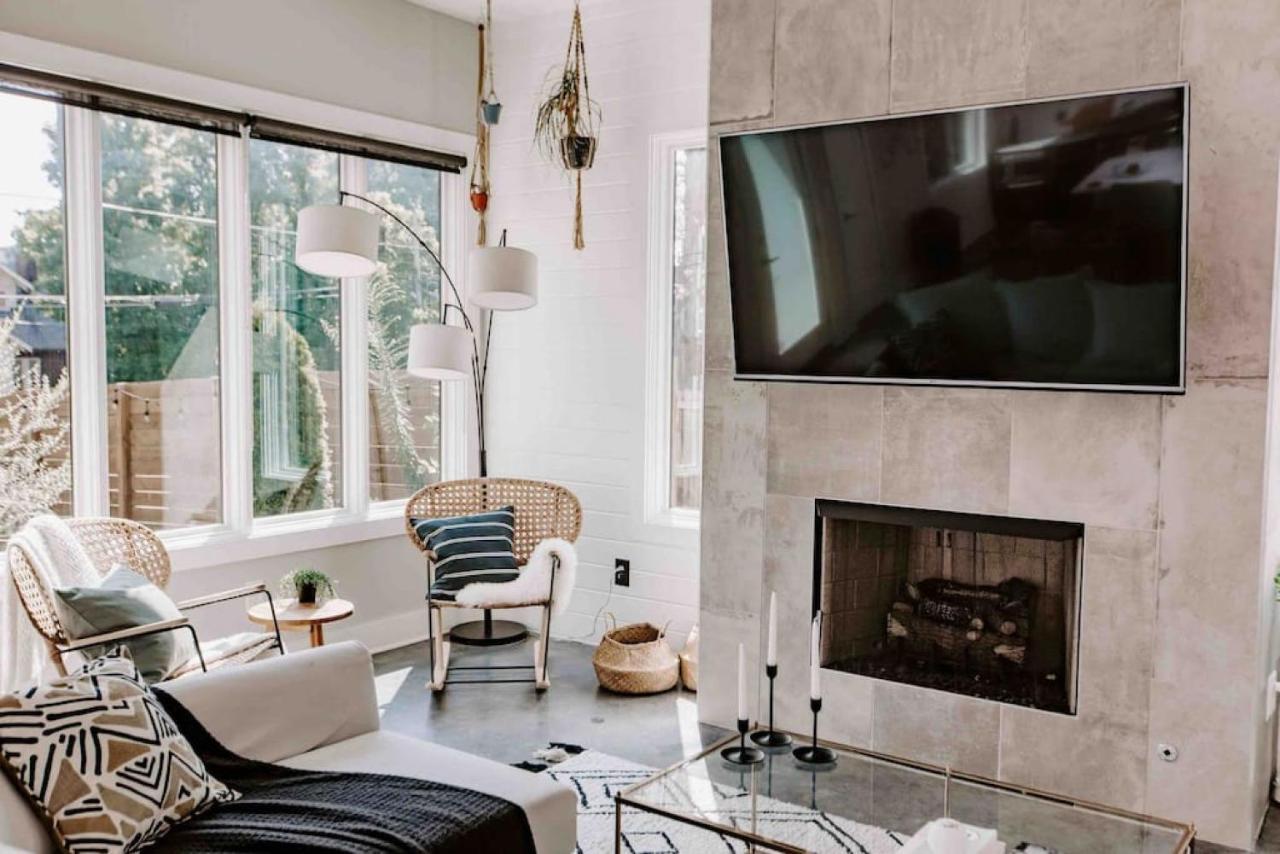 Modern Luxury With Rooftop Deck, 3 Mi To Downtown Holiday home Nashville