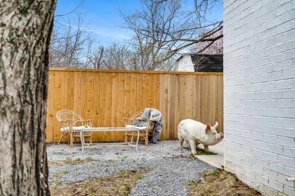 Instagrammable W/ Rooftop Deck, 3 Bdrm Holiday home Nashville