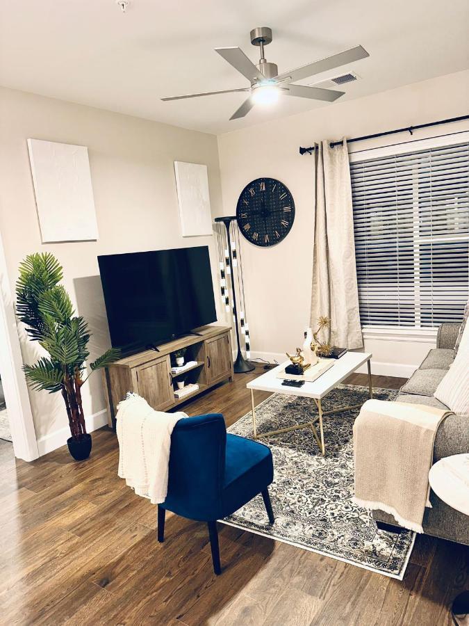Spacious Castle W Gym Pool Free Parking I Walk To Dowtown N Broadway * Nashville