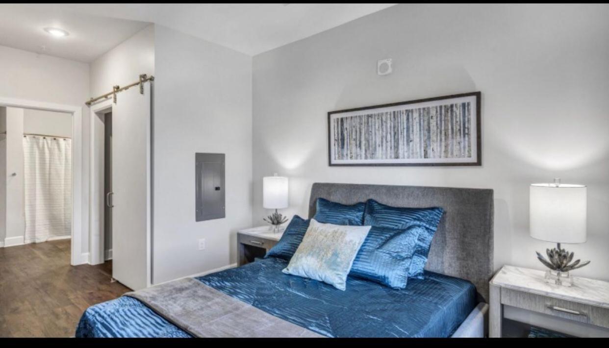 Apartment Spacious Castle W Gym Pool Free Parking I Walk To Dowtown N Broadway