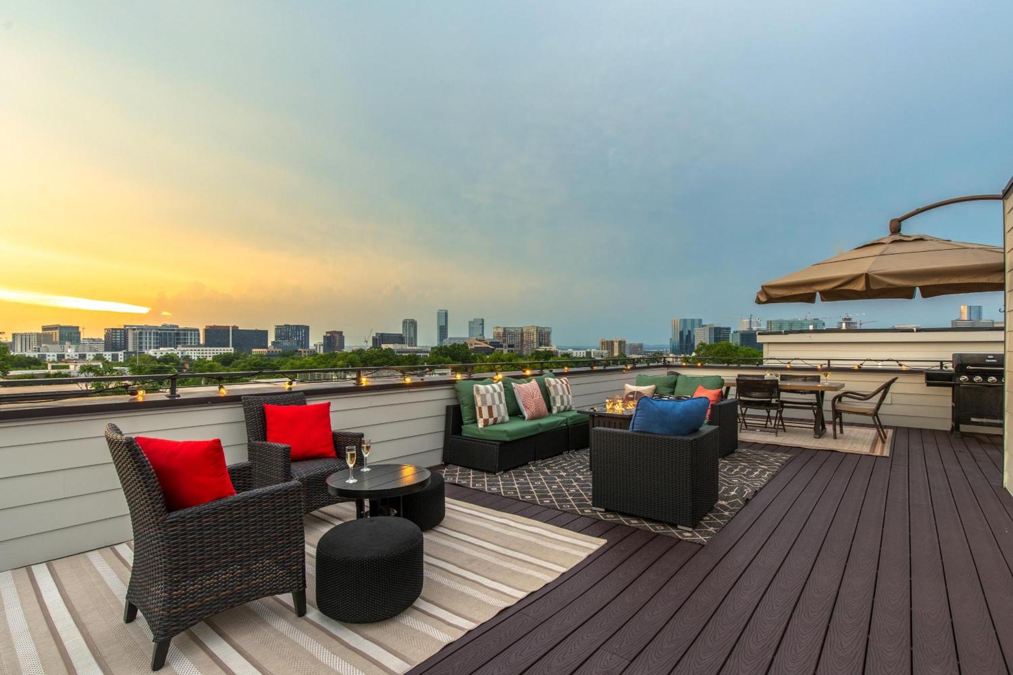 Melodic Skyline - Rooftop Views - 5 Mins To Broadway *