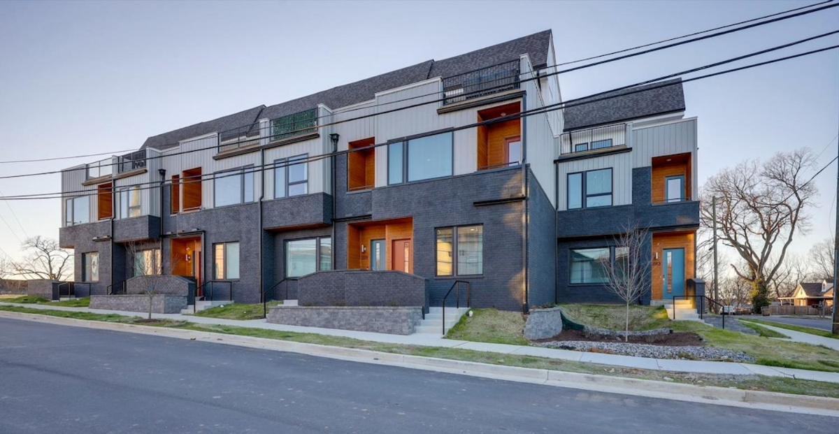 New Lux Townhome 6 Mins To Dt Rooftop Sleeps 12 * Nashville