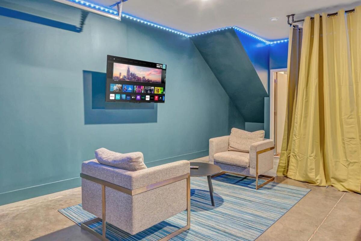 Holiday home Open Late Nash Rooftop Views Near Downtown *