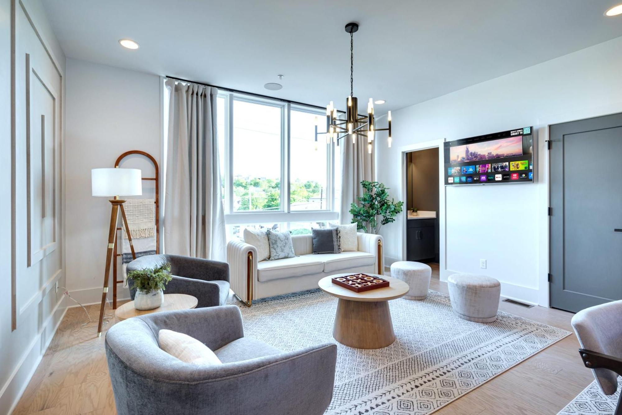 Sky High Cowgirl Luxe 4br With Rooftopdeck Karaoke Nashville
