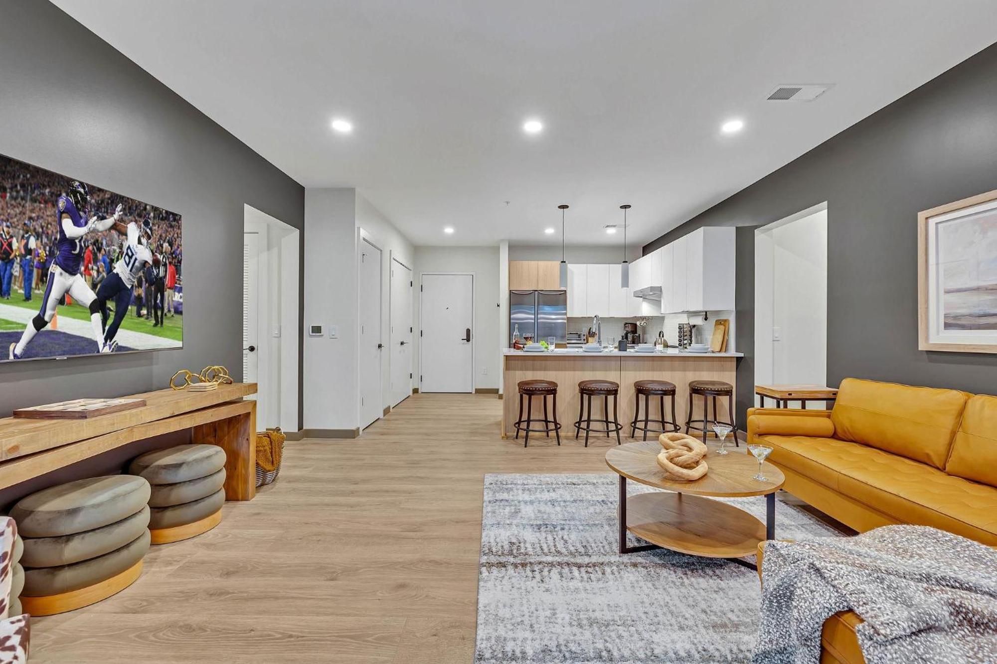 Hyve - Southern Comfort - Walk To Broadway Holiday home *