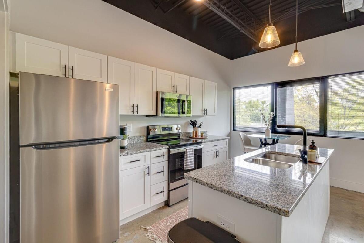 With 2 Queen Beds 7 Mins To Dt Apartment Nashville