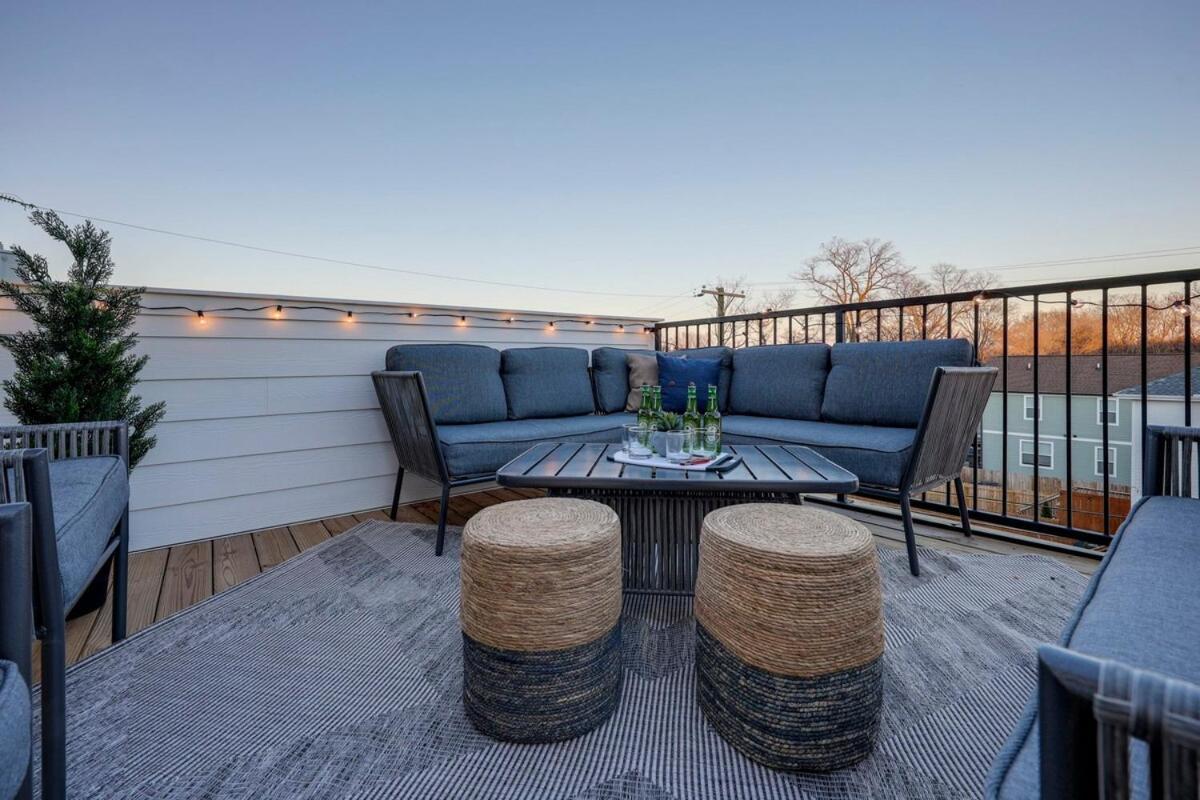 Holiday home New Lux Townhome 6 Mins To Dt Rooftop Sleeps 12 *