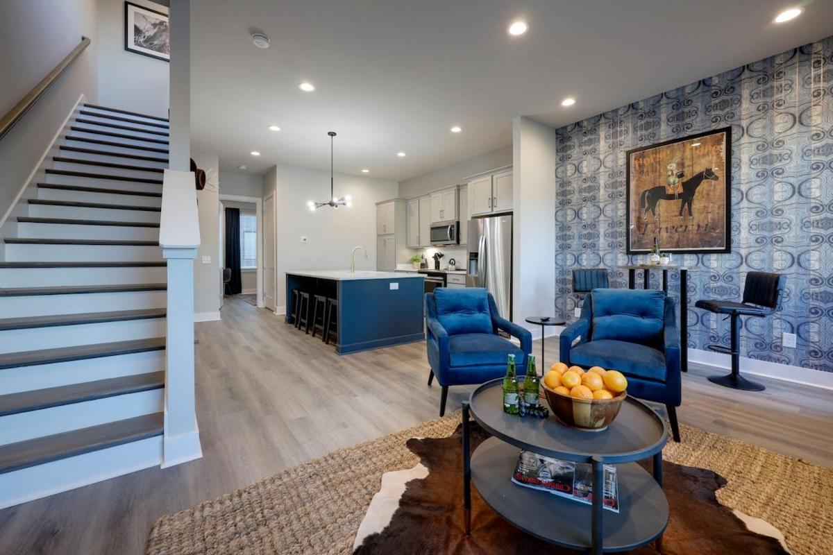 New Lux Townhome 6 Mins To Dt Rooftop Sleeps 12 Holiday home