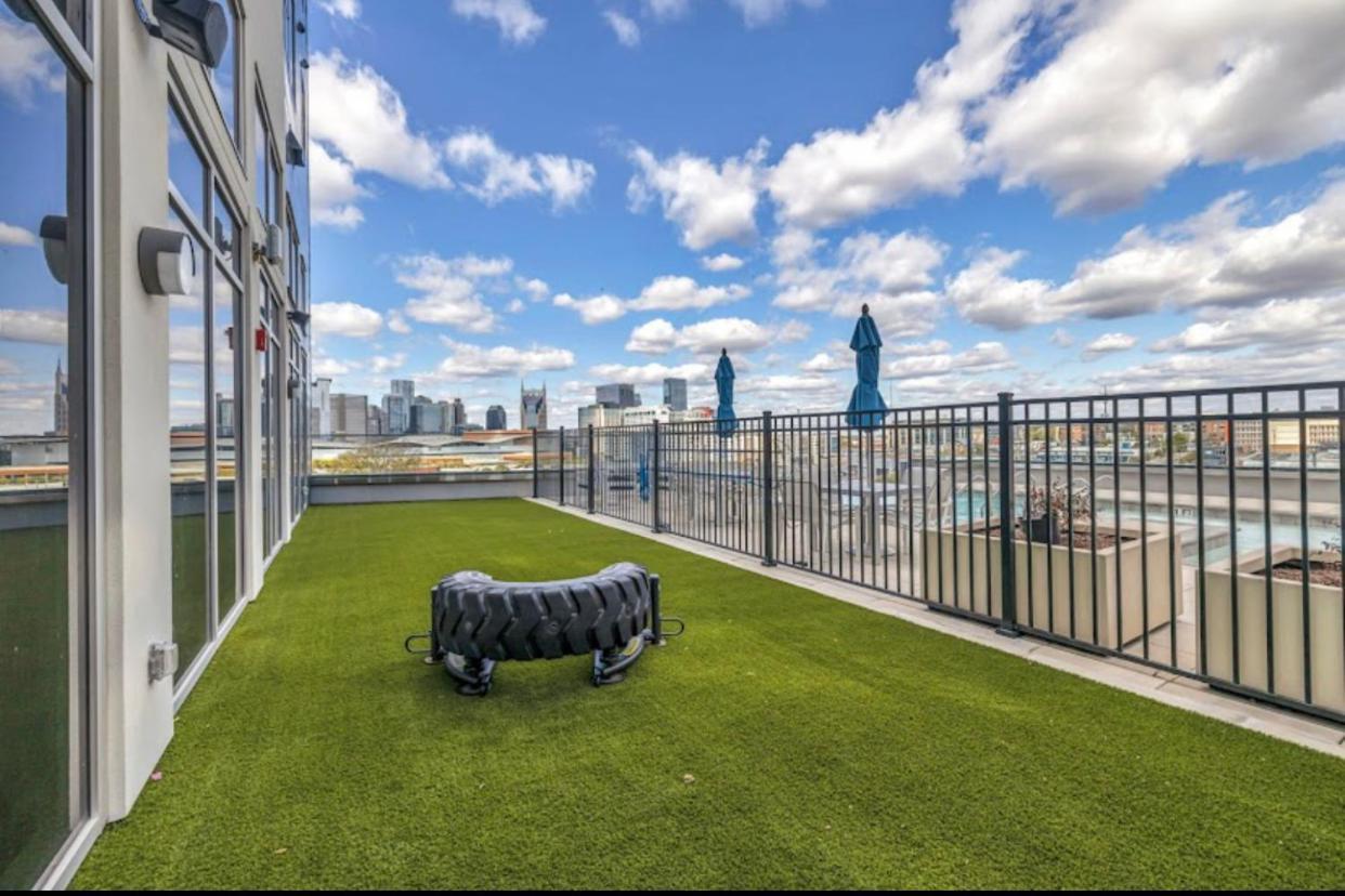 Apartment Spacious Castle W Gym Pool Free Parking I Walk To Dowtown N Broadway