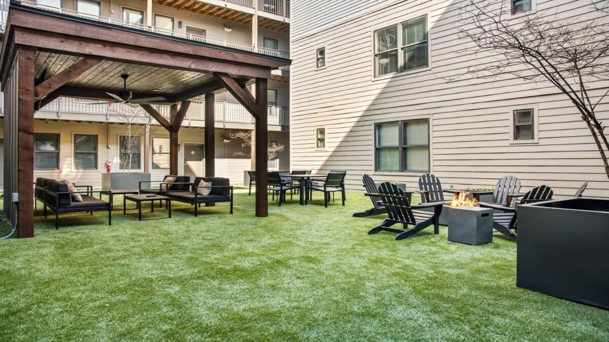Cozysuites Two Modern Music Row W Parking Apartment