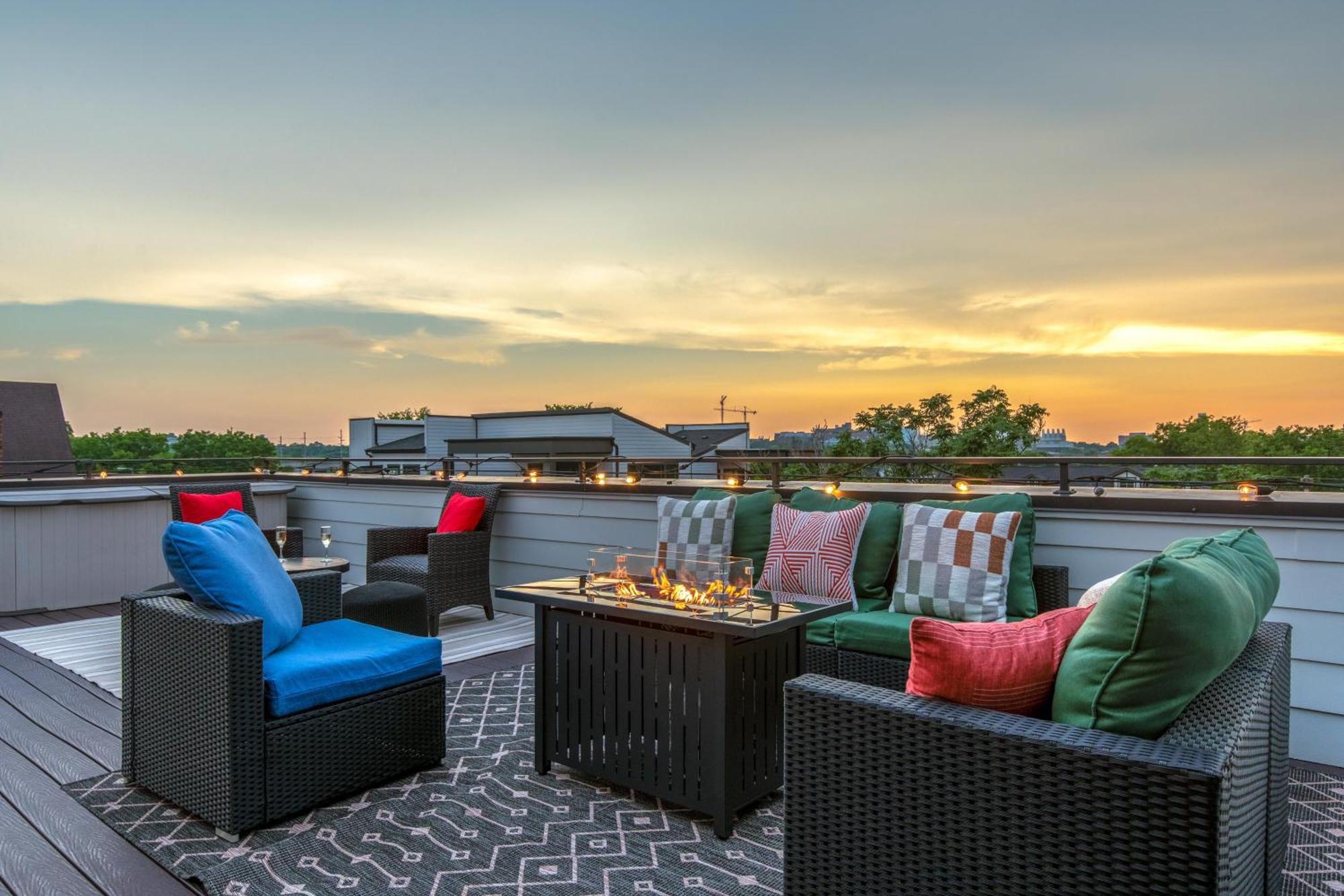 Melodic Skyline - Rooftop Views - 5 Mins To Broadway Holiday home