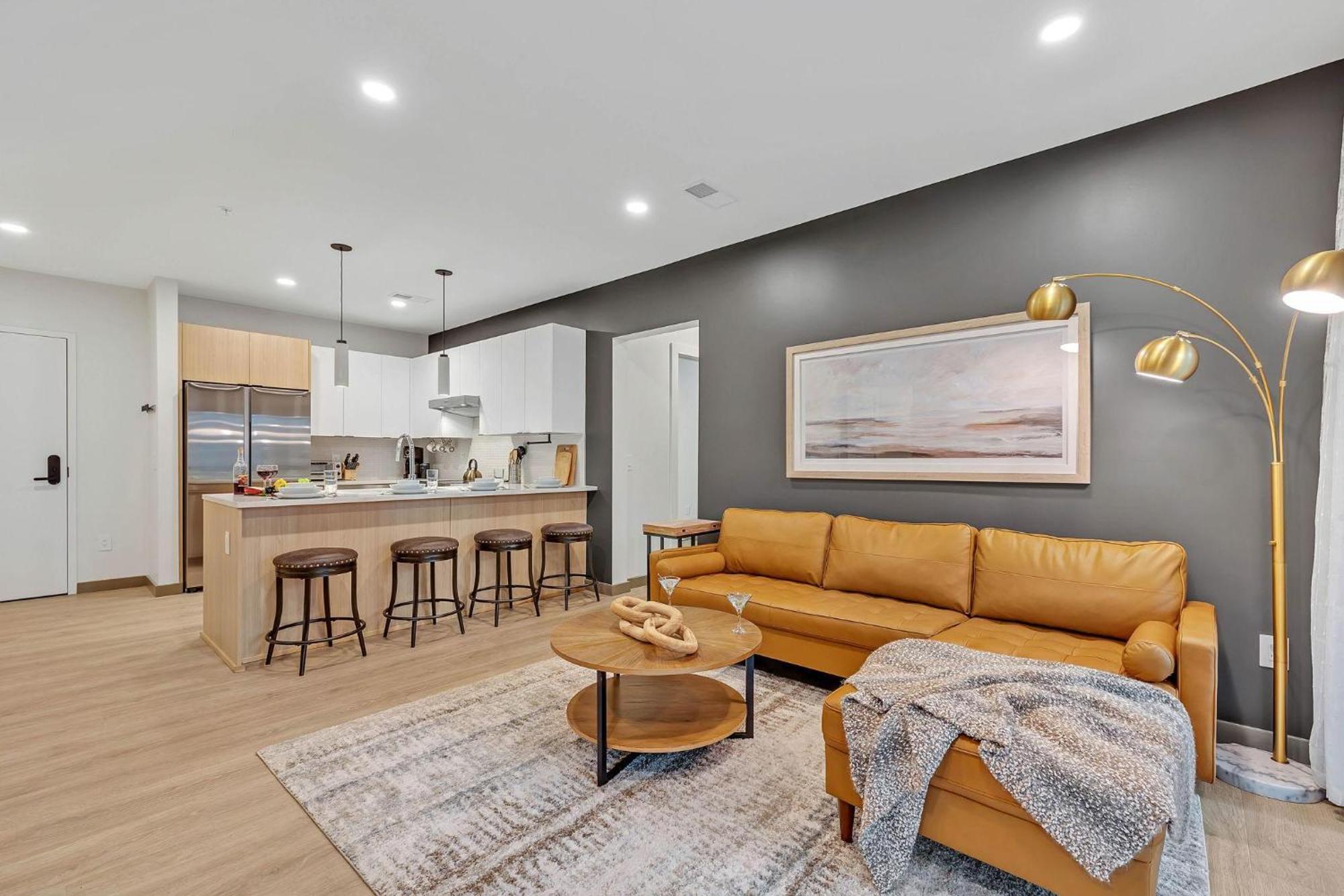 Hyve - Southern Comfort - Walk To Broadway Holiday home