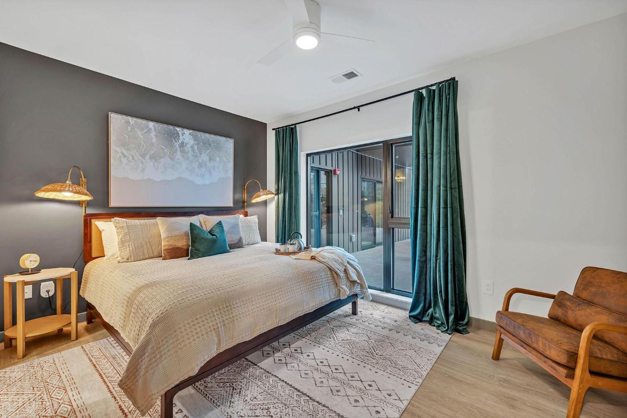 Hyve - Southern Comfort - Walk To Broadway Holiday home
