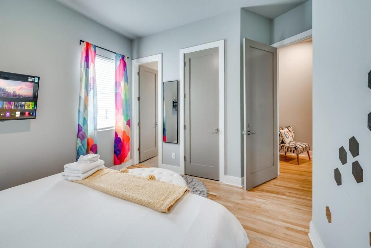 Open Late Nash Rooftop Views Near Downtown Holiday home *