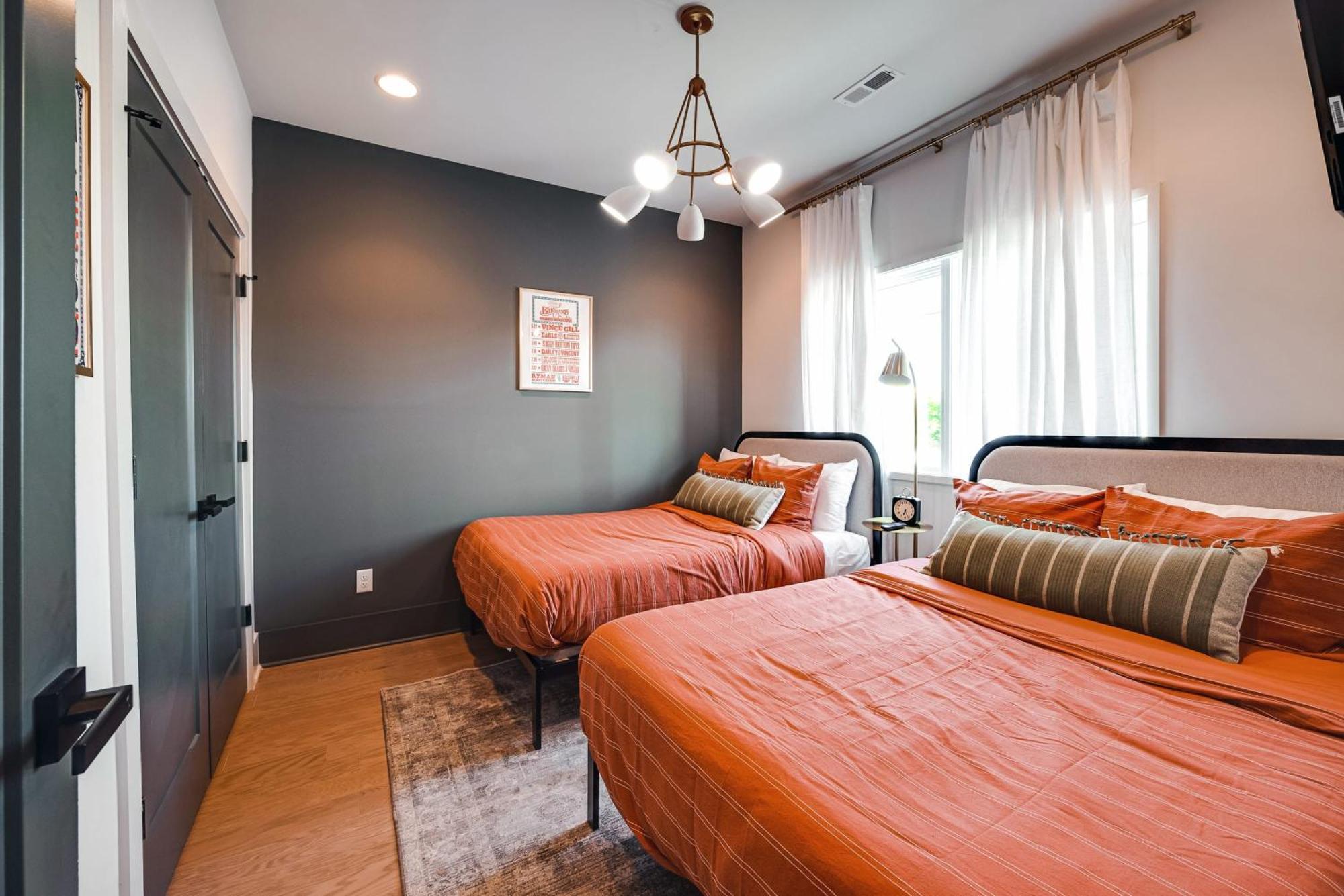 Sky High Cowgirl Luxe 4br With Rooftopdeck Karaoke Holiday home Nashville